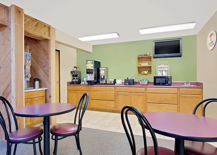 Super 8 By Wyndham Dyersville