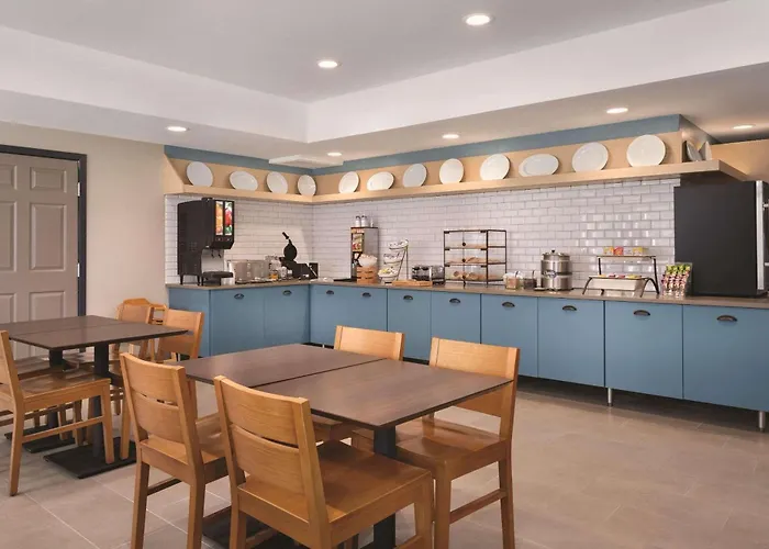 Country Inn & Suites By Radisson, Detroit Lakes