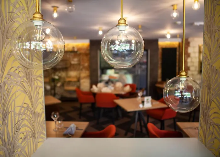 Logis Hotel & Restaurant - Les Hauts De Montreuil
