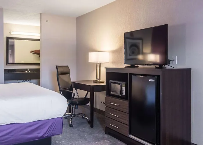 Econo Lodge Inn & Suites North Little Rock Near Riverfront