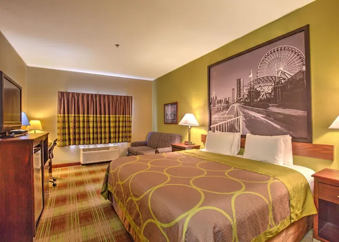Super 8 By Wyndham Waterloo