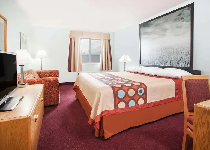 Super 8 By Wyndham Kindersley