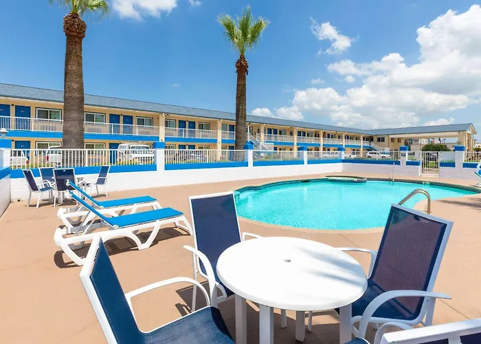 Days Inn By Wyndham Baytown Tx
