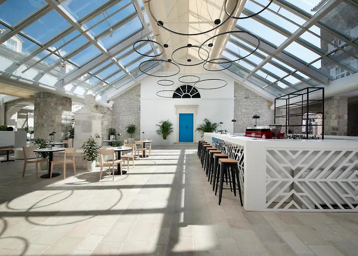 Lazure Hotel & Marina