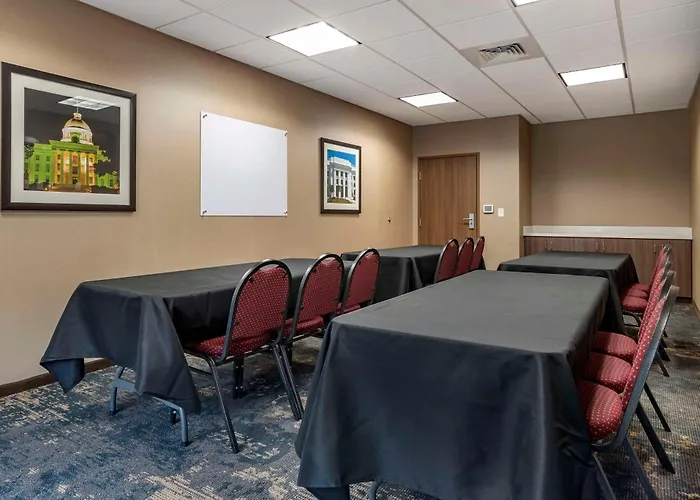 Comfort Inn & Suites Downtown Near University