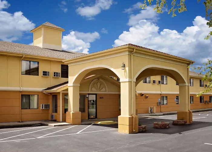 Super 8 By Wyndham Muncie/Ball St. College Area