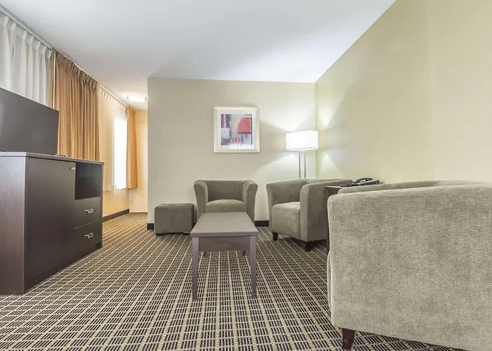 Quality Inn & Suites Windsor - Downtown