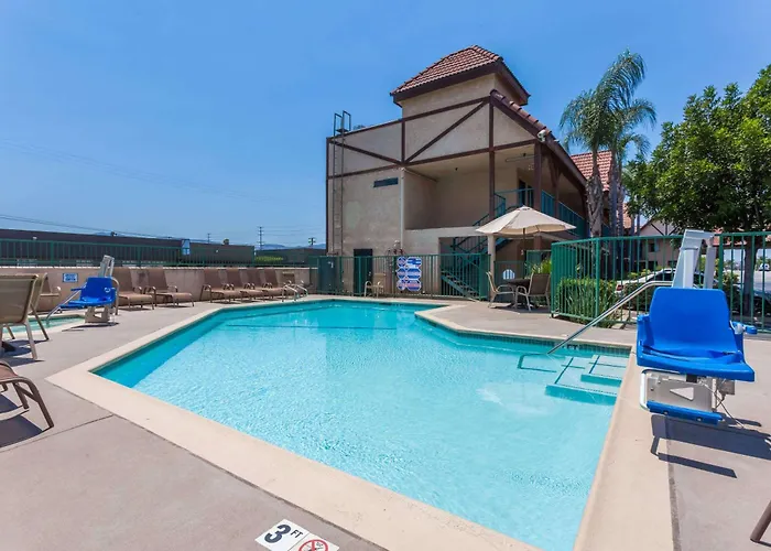 Howard Johnson By Wyndham Norco