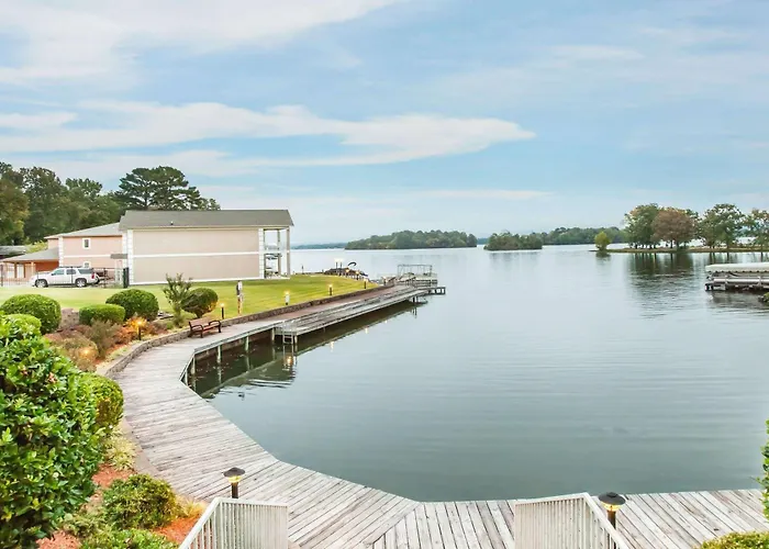 Baymont On The Lake By Wyndham Hot Springs