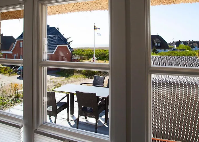 Rantum Dorf - Ferienappartments im Reetdachhaus 3&4