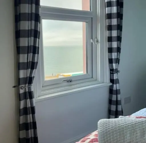 "The Parlour" Seafront Apartment