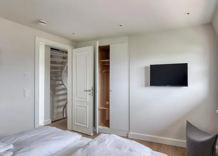 Rantum Dorf - Ferienappartments im Reetdachhaus 3&4