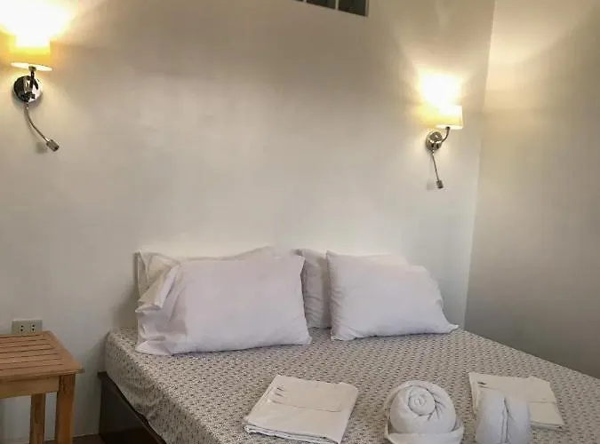 E.I. Suites