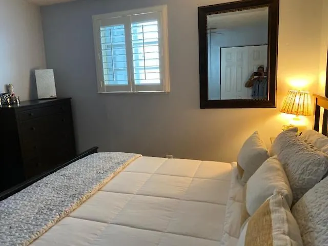 Modern 2/1 Apt near Midtown&Beaches