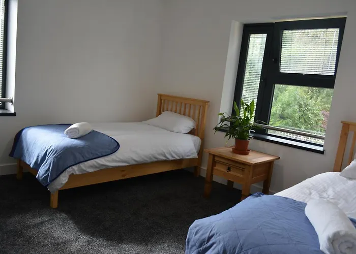 Cozy & Bright 2-Bedroom Apartment With Large Balcony And Free Parking