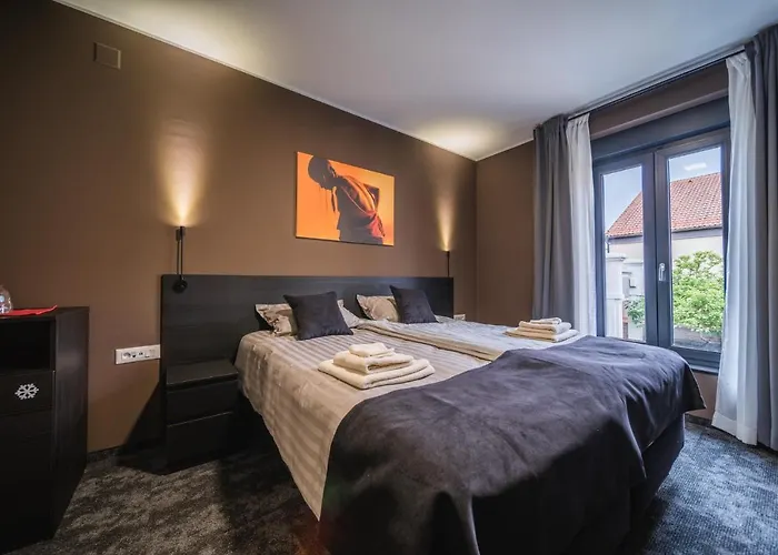 Rustica Rooms