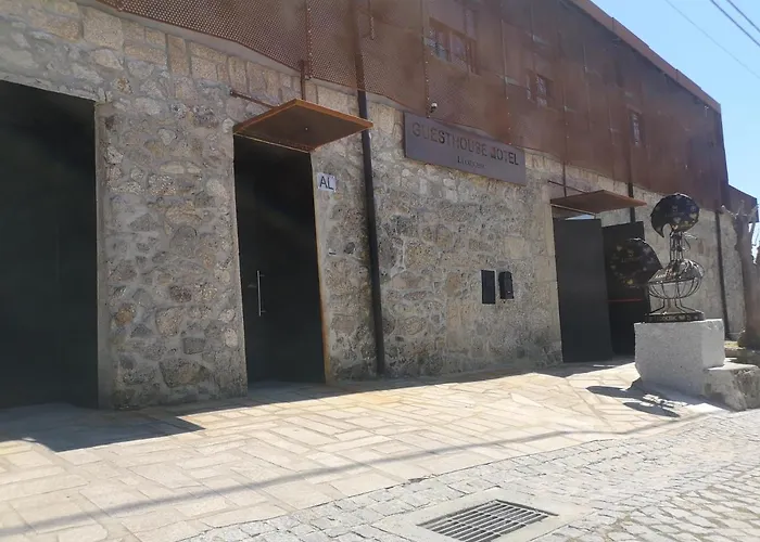 Leonchic - Guest House Com Piscina De Agua Salgada