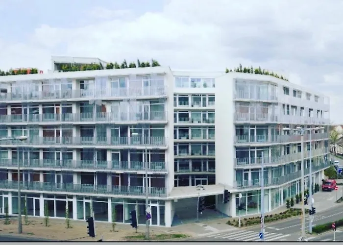 Parizs Garden Apartments