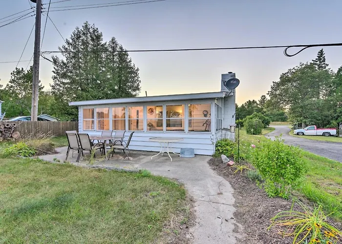 East Tawas Cabin W/ Lake Huron Access & Views