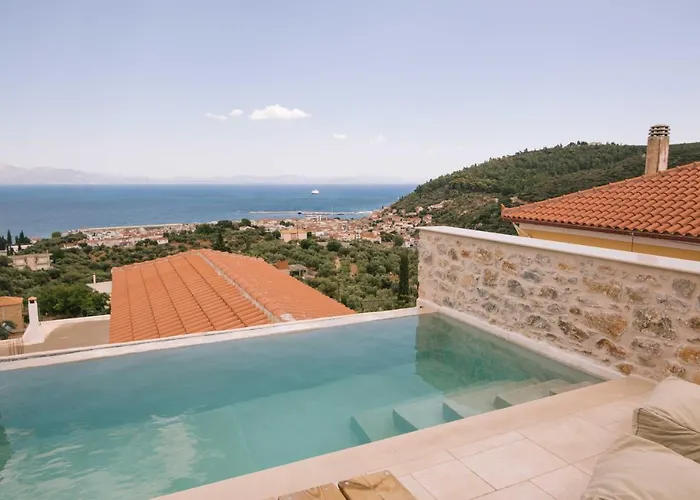 Mani Luxury Suites And Studios In Gytheio With Private Pools