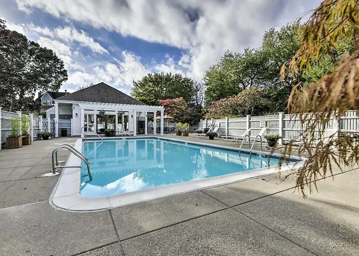 Norwich 'The Villas': Near Mohegan Sun Casino