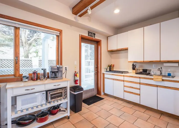 Beach Villa Home - Walk To Beaches Trails Restaurants Activities & More