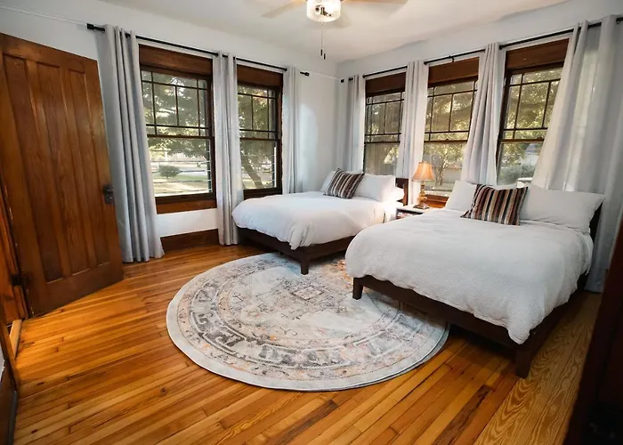 Gulf Coast Craftsman - Cozy, Charming & Central!