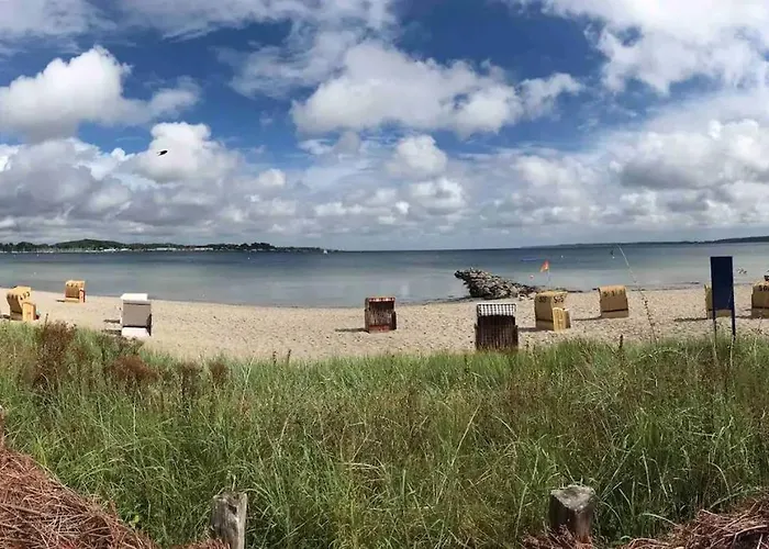Im Bademantel an den Strand mit Terrasse