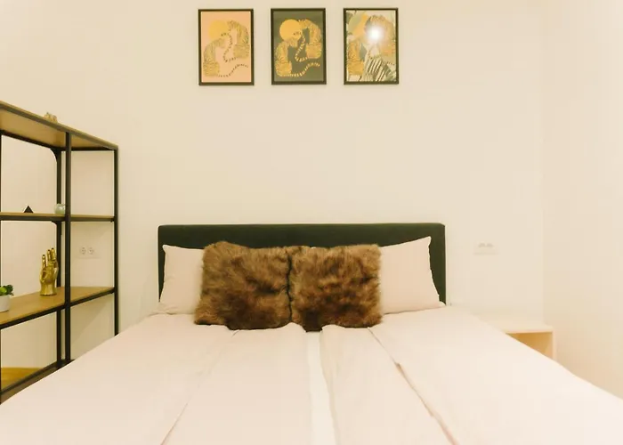 Meebo Apartments