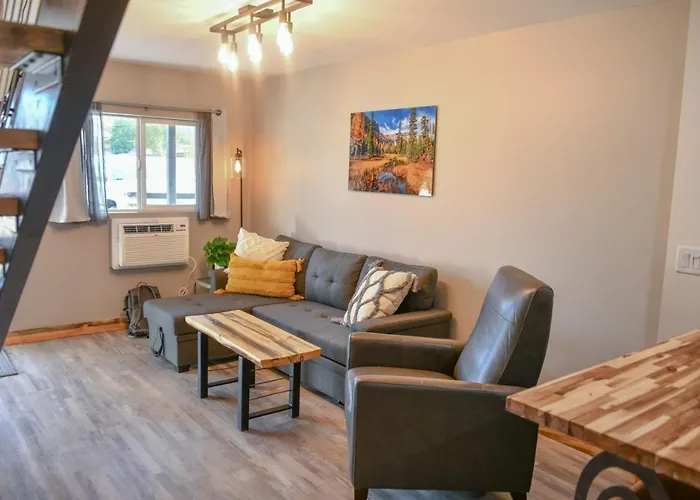 The Darmont Hotel And Suites