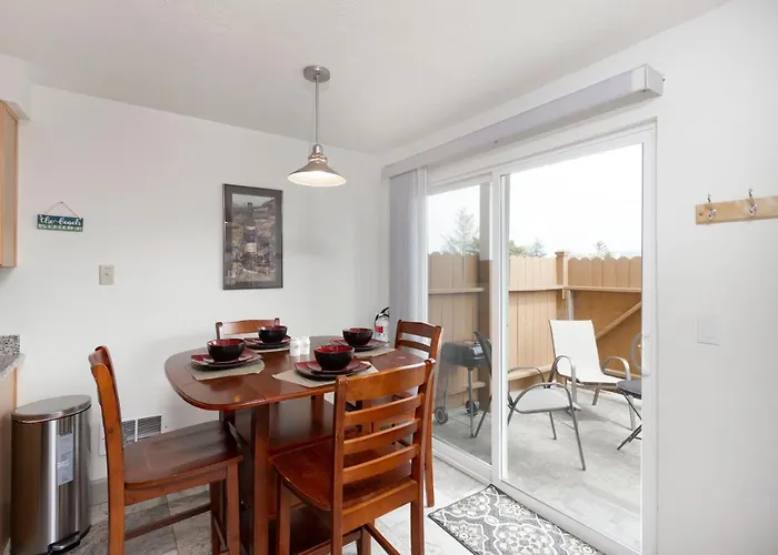 Riverwalk Seaside- Walk To Beach, Seaside Beach Condo, Pet Friendly, Sleeps 6