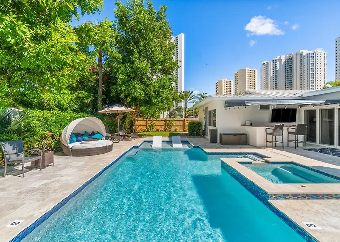 Luma Palms - 3 Master Suites, Heated Pool Spa, Golden Tee, Walk To Beach - By Maven Vacation Rentals