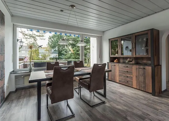 Schöne lichtdurchflutete Ferienwohnung mit Balkon