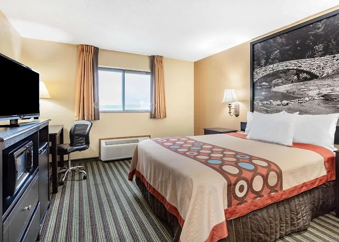 Super 8 By Wyndham Iowa Falls