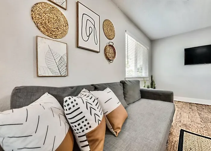 Lovely Dallas Flat Near Downtown