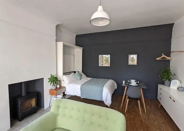 *Unique Brighton Apartment & Garden, Near Beach*