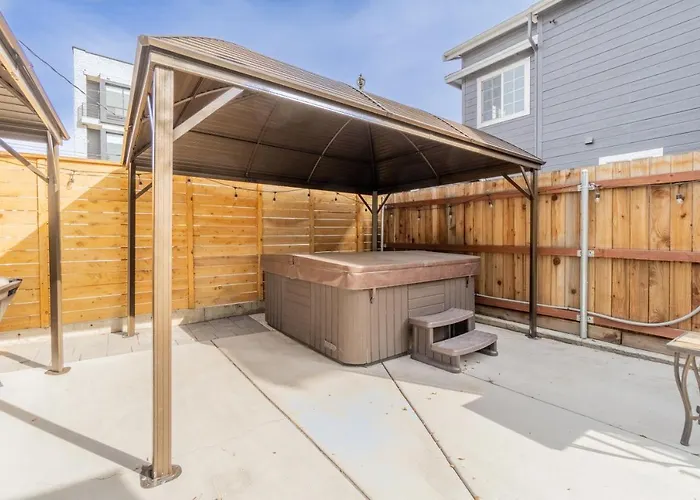 Rustic 2-Bedroom Walking Distance To Downtown