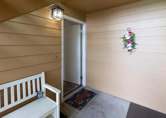 Riverwalk Seaside- Walk To Beach, Seaside Beach Condo, Pet Friendly, Sleeps 6