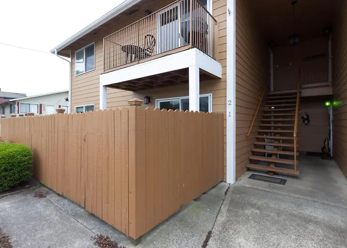Riverwalk Seaside- Walk To Beach, Seaside Beach Condo, Pet Friendly, Sleeps 6