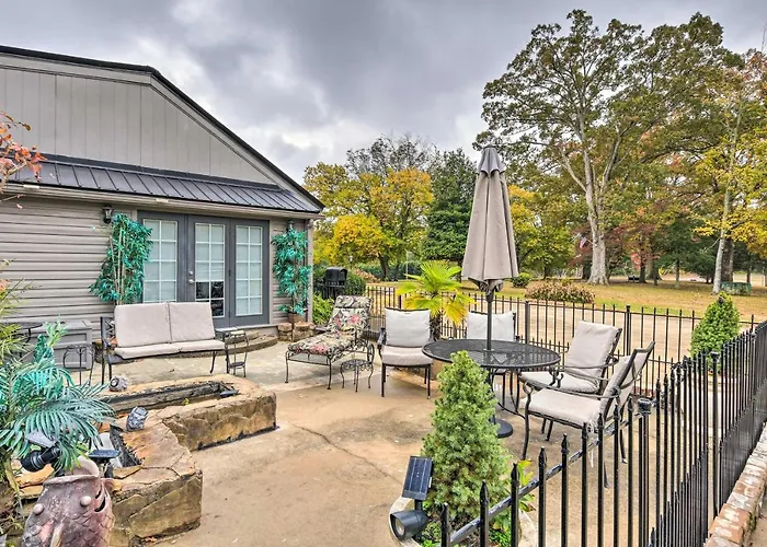 Greenville Apt W/ Patio: Work, Play & Unwind!