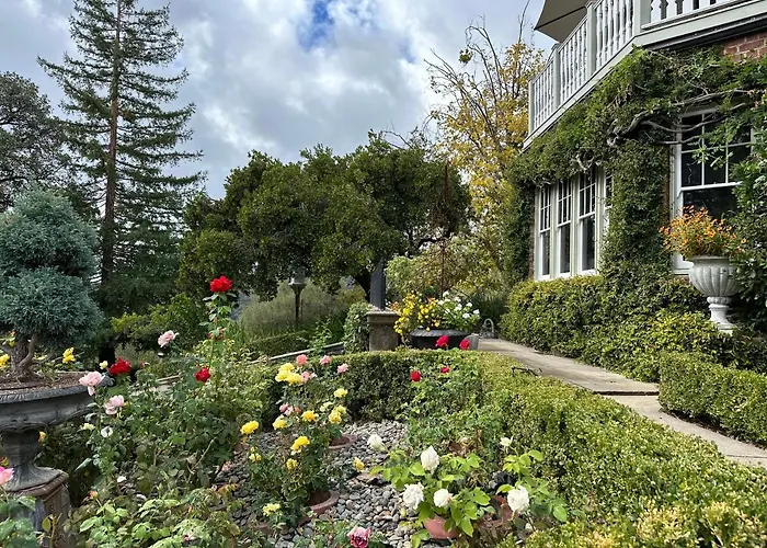 The Inn On Knowles Hill Bed & Breakfast Hotel