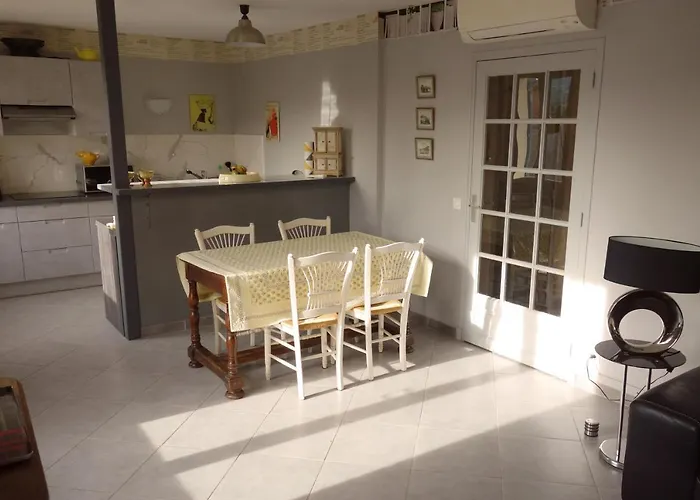 Appartement Avec Tres Grande Terrasse Privee Plein Sud Et Vue Chateau