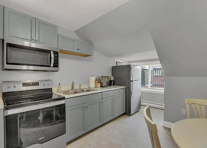 Suites On Seneca - Gorgeous One Bedroom Apartment