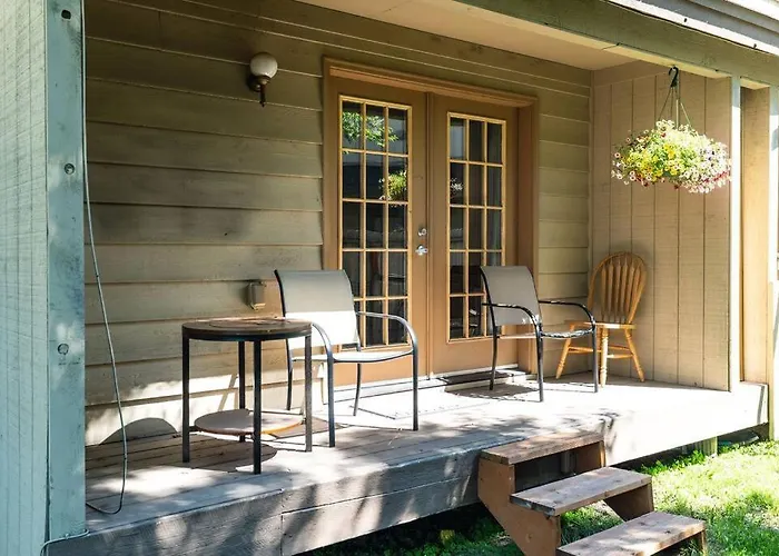 Moose Meadows- Near The Airport, Centrally Located