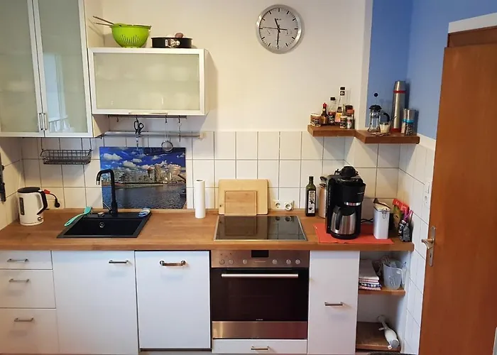 Stadtnahe Wohnung mit Garten und Parkplatz
