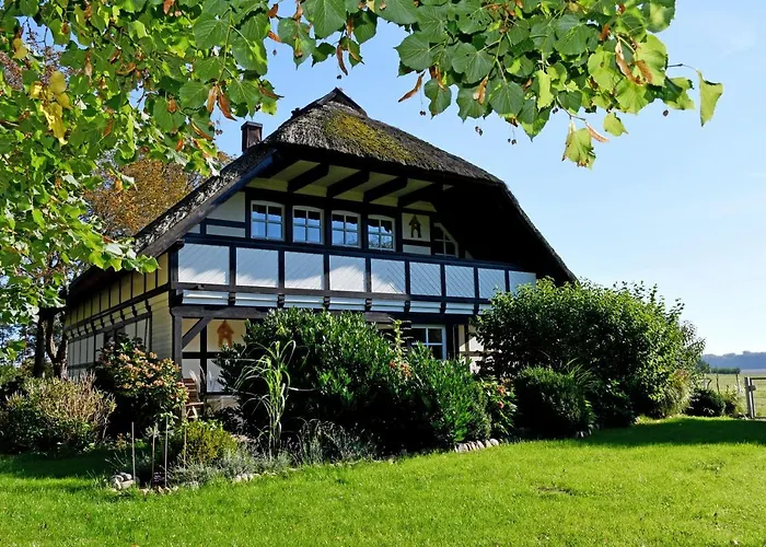 Reetdachfachwerkvilla am Wiesengrund