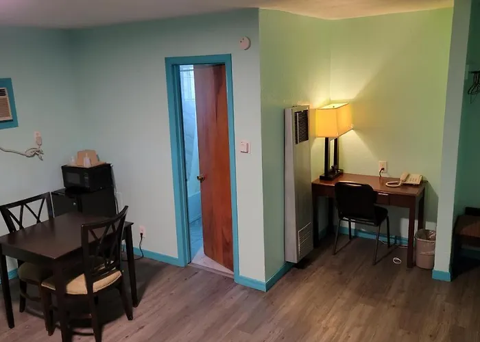 Trade Winds Motel