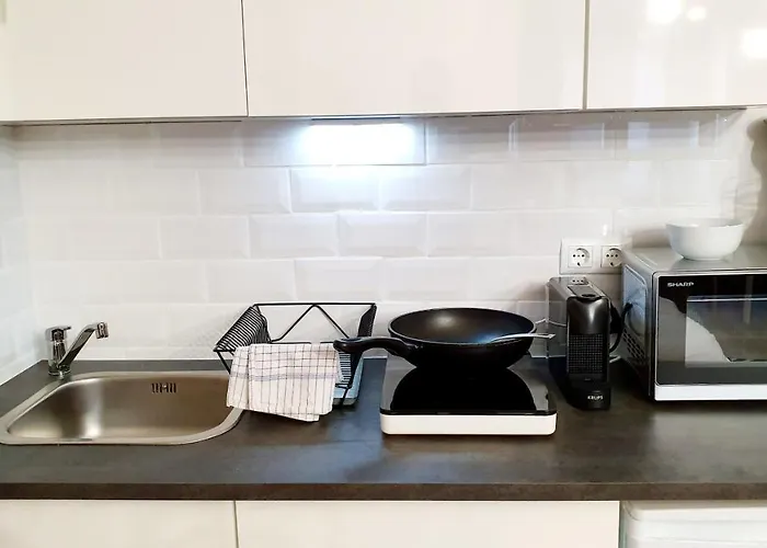 ☆Wow! Stylish Studio In Centre Near University☆