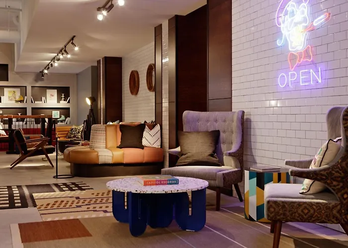 Moxy Richmond Downtown