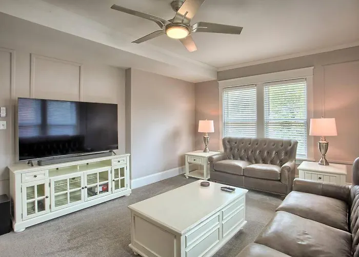 Suites On Seneca - Beautiful 1 Bedroom Apartment